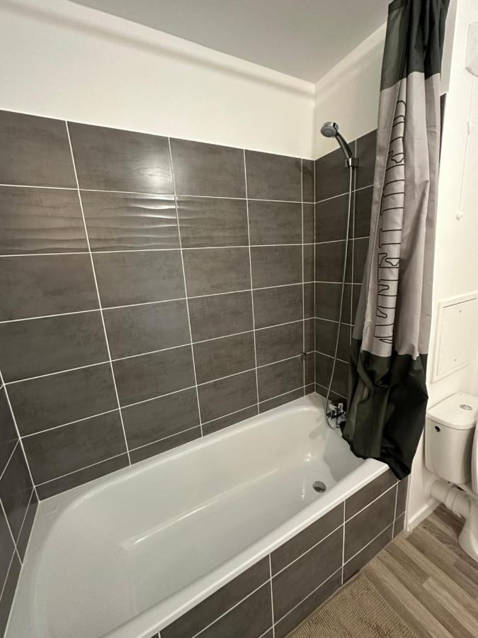 Agreable 2 Pieces Avec Balcon Et Parking Transports By Immo Kit Bnb Sarcelles Extérieur photo