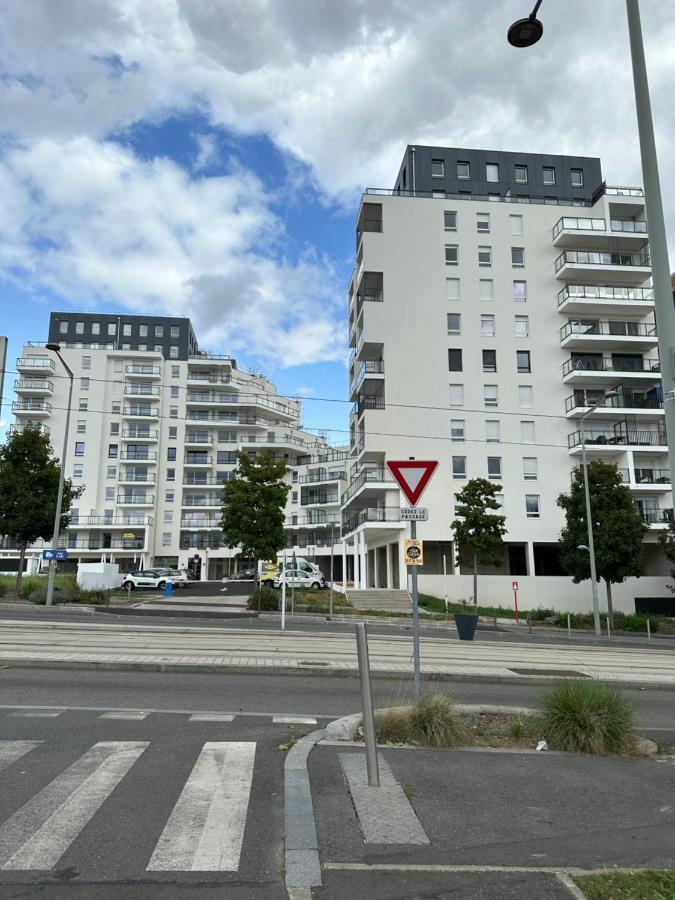 Agreable 2 Pieces Avec Balcon Et Parking Transports By Immo Kit Bnb Sarcelles Extérieur photo