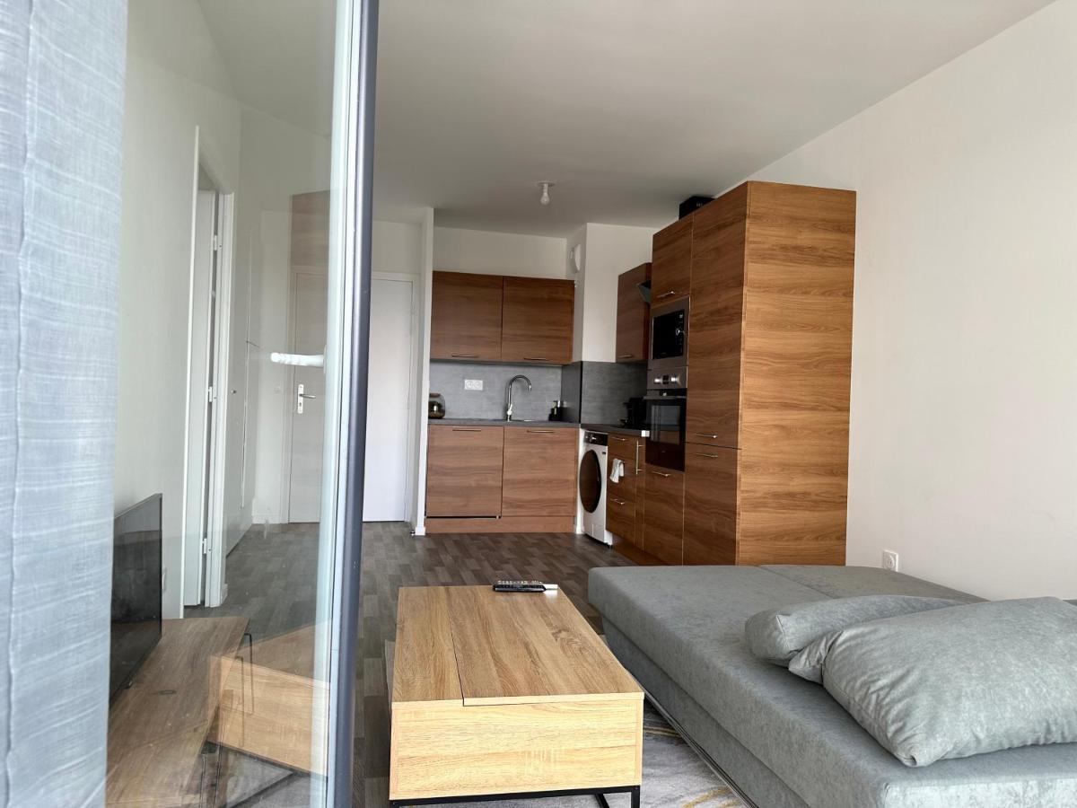 Agreable 2 Pieces Avec Balcon Et Parking Transports By Immo Kit Bnb Sarcelles Extérieur photo